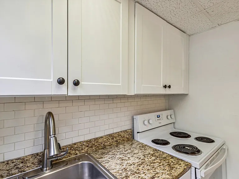 120 Glynn Ct. - FDR Seward Glynn — Photo 15