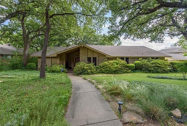 1st image of 2104 Pembrooke Pl