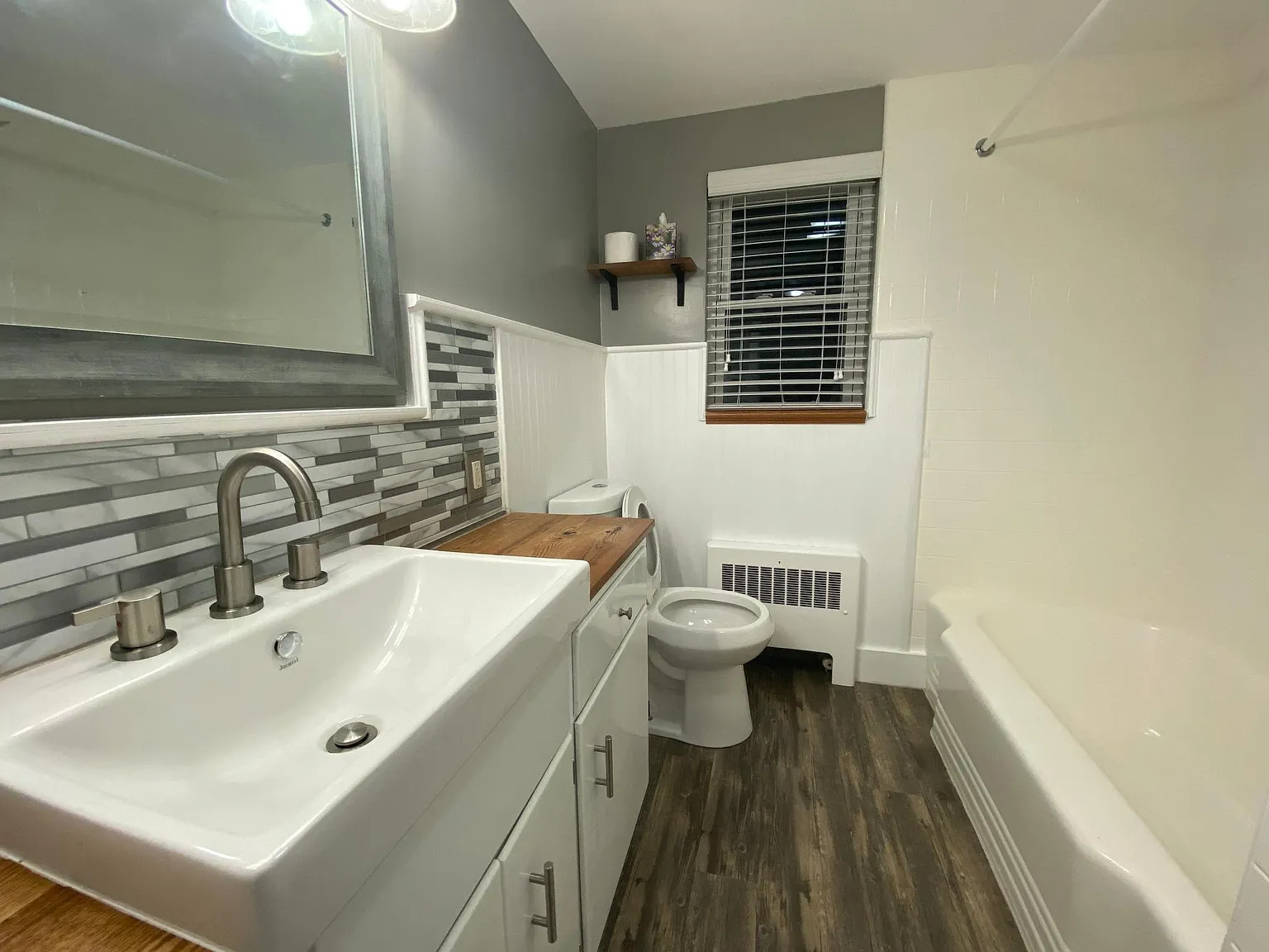 3 bed, 2.5 bath, 2100 sqft, $2,700 — Photo 2