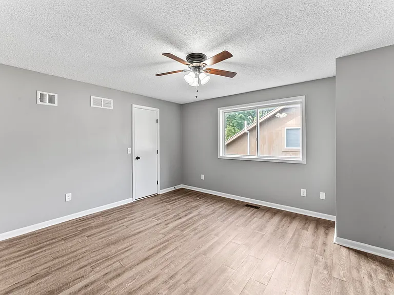 1322 N Harvey Dr — Photo 20