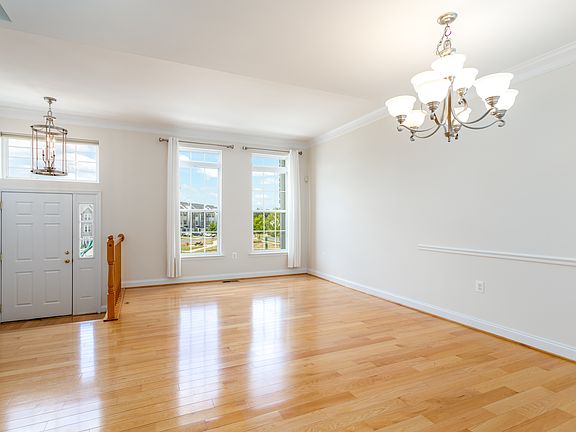 3rd image of 103 Cheshire Ct