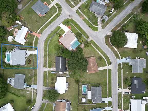 5th image of 162 NE Hemet Street