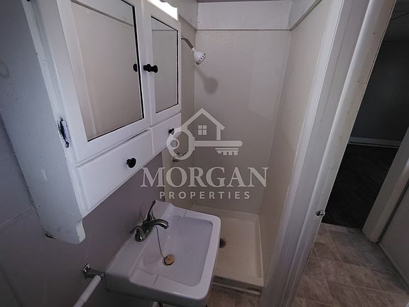 5th image of 822 W Howard Street1/2