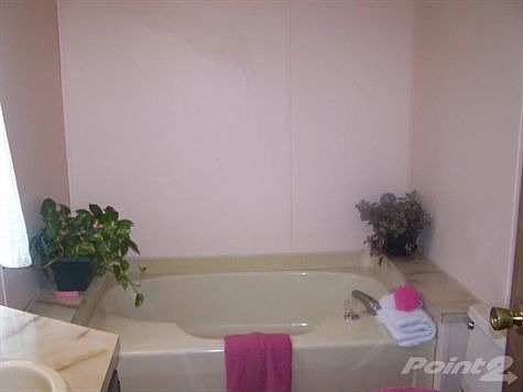 Master bath has soaking tub & separate shower.