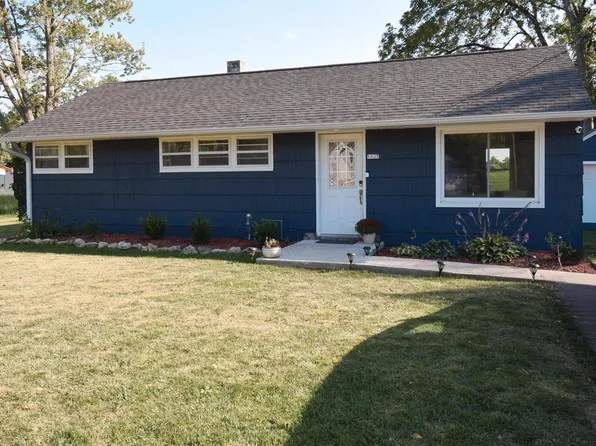 1027 West Walworth AVENUE, Whitewater, WI 53190