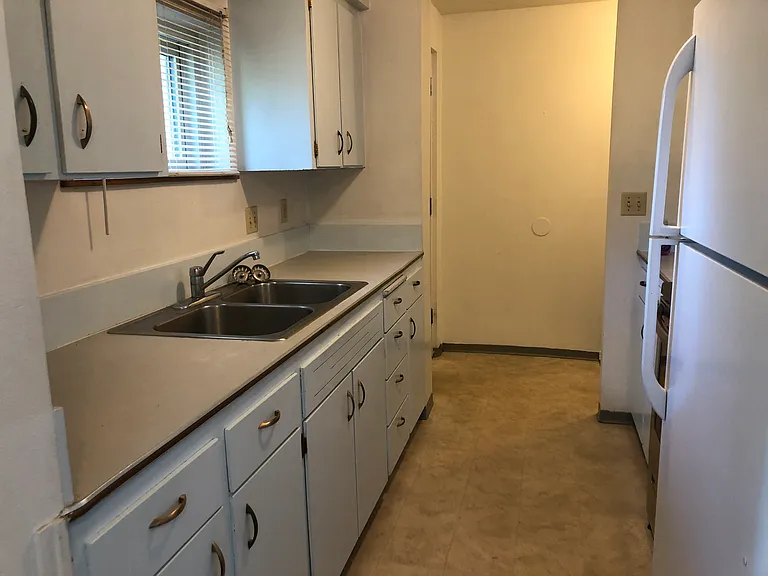331 NW Cleveland St — Photo 6