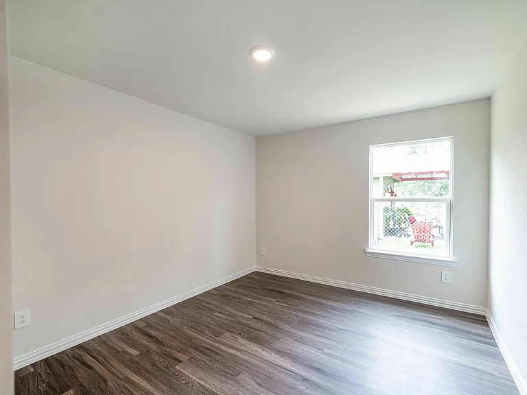 229 De Haven St #B — Photo 3