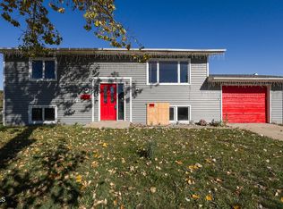 216 Crown Butte Dr, Mandan, ND 58554