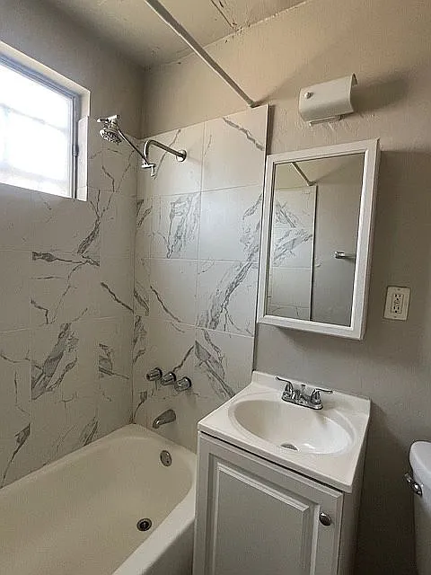 2 bed, 750 sqft, $2,400 — Photo 2