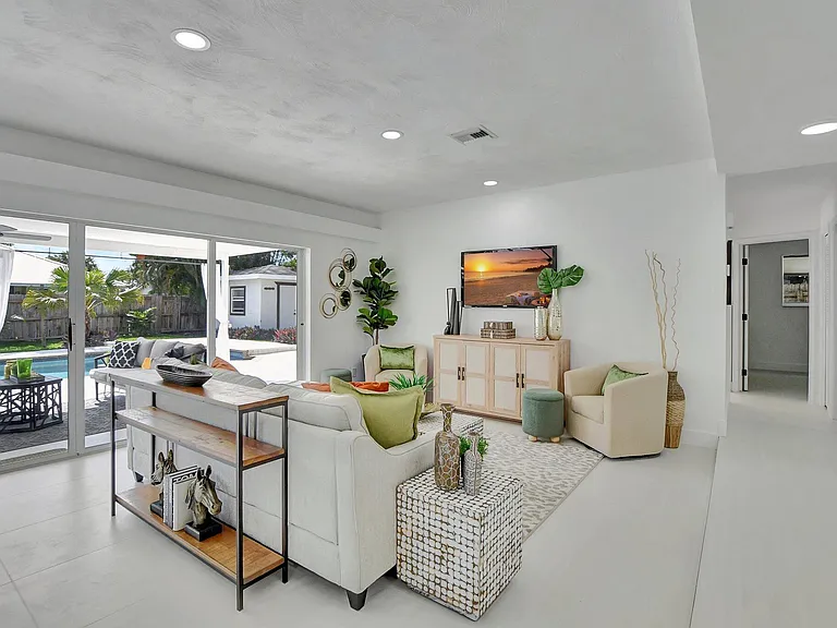 832 SW 10th Ave — Photo 14