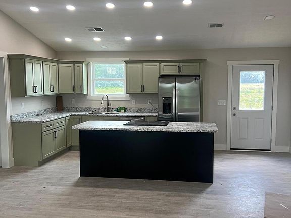 3rd image of 384 Norwood Rd