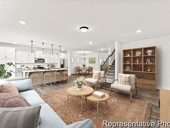 4th image of 122 Silver Moon Ln