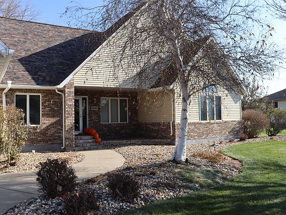 2nd image of 1960 Riverview Dr
