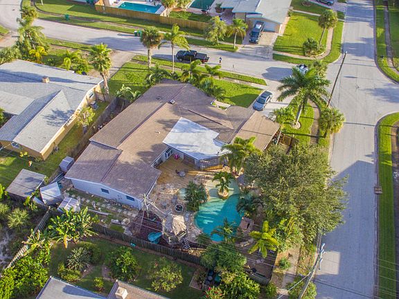 3rd image of 296 Carissa Dr