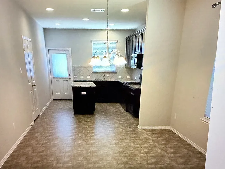 352 Martha Dr — Photo 8