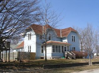 202 1st St SW, Waverly, IA 50677