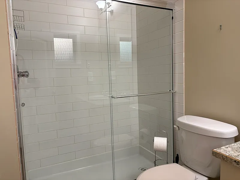 3 bed, 3.0 bath, 1400 sqft, $2,700 — Photo 3