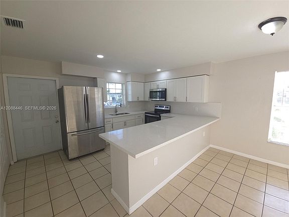 5th image of 712 SW 6th St
