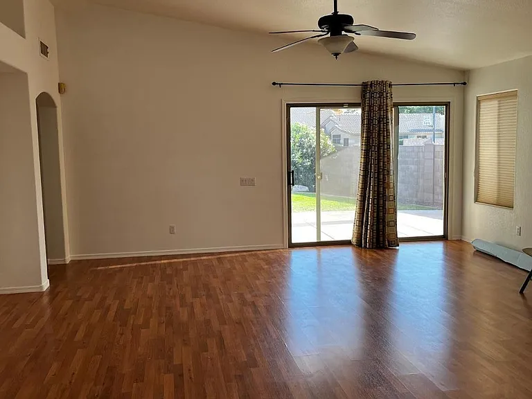 2429 E Patrick Ln — Photo 4