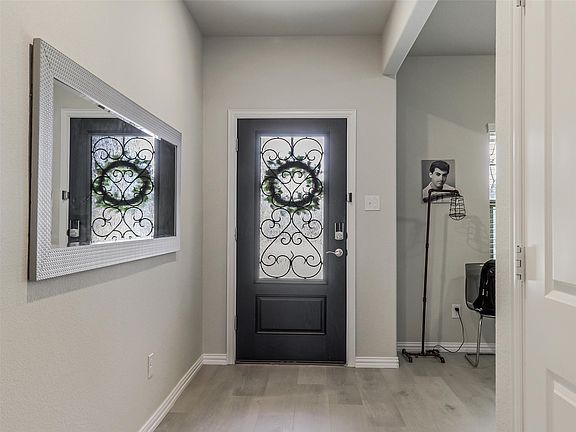 2nd image of 221 Stonebrook Trl
