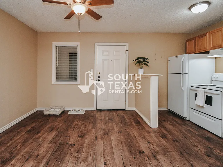 1811 Lawndale Ave — Photo 4