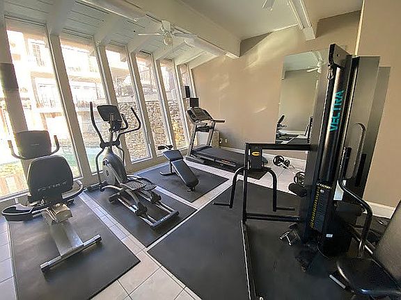 4th image of 1111 W 46th St APT 33