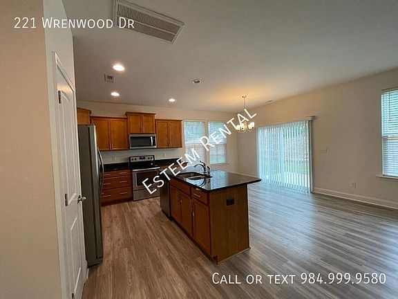 5th image of 221 Wrenwood Dr