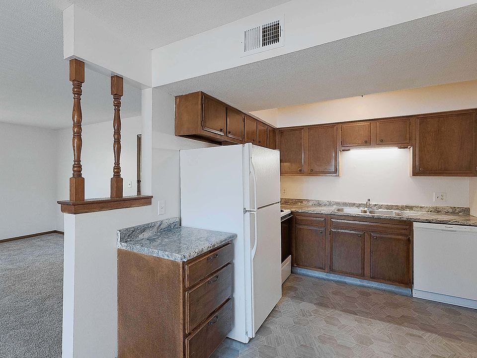 1st image of 2333 E St #5