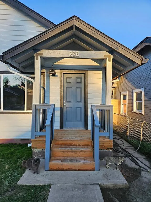 Building Photo - 327 17th Ave