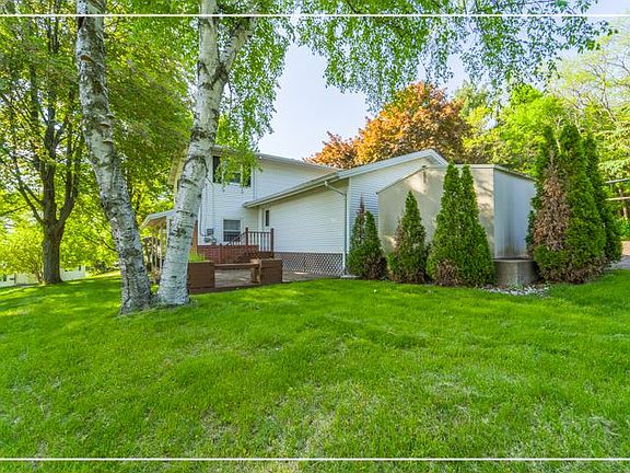 3rd image of 1121 Greenhill Dr