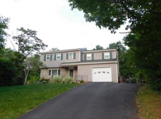 969 Valley Ct, Pottstown, PA 19464