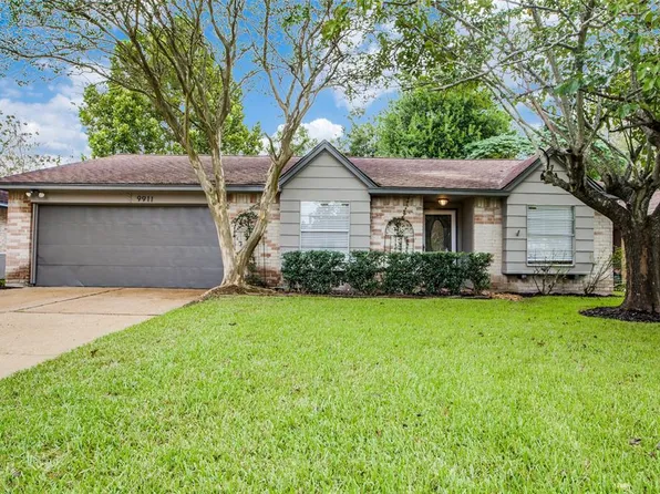 9911 Hummingbird St, La Porte, TX 77571