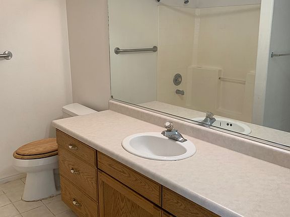 3rd image of 497 N Scenic Dr W