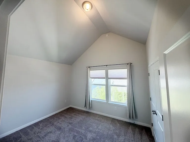 2161 Hofstaat Dr — Photo 18