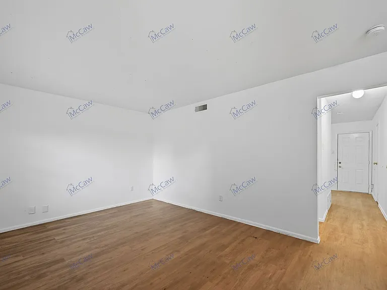 616 Moore St #D — Photo 5