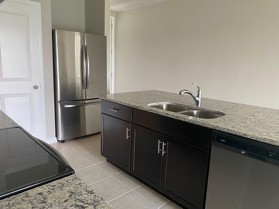 1st image of 3284 Fresno Pl