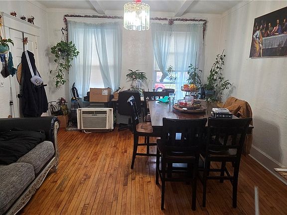 5th image of 1303 Mary St
