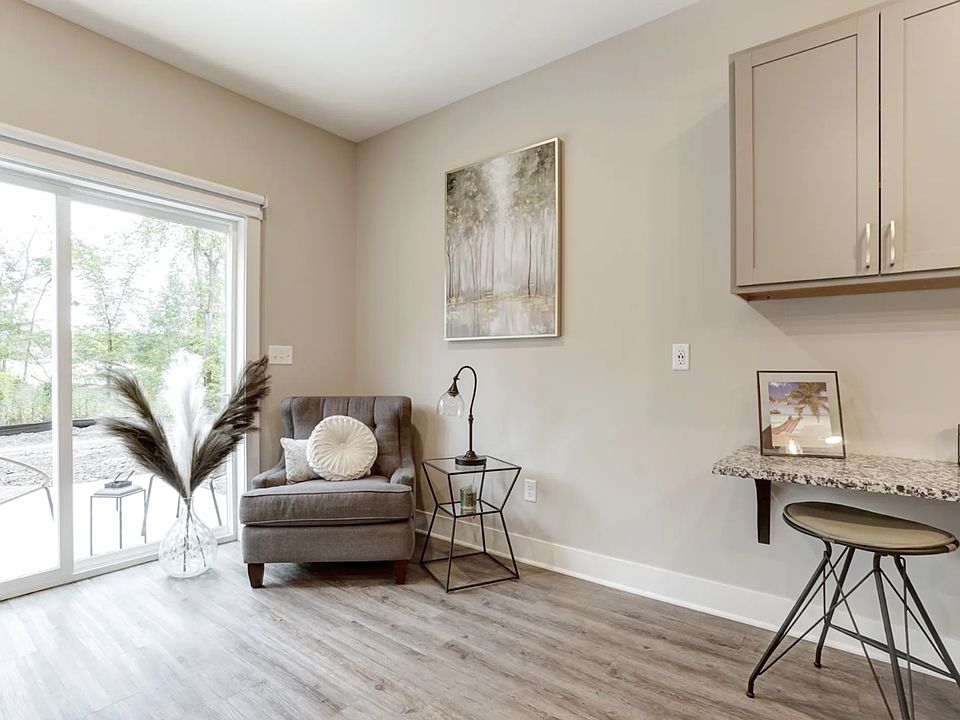 Reading Nook (2 Bedroom)
