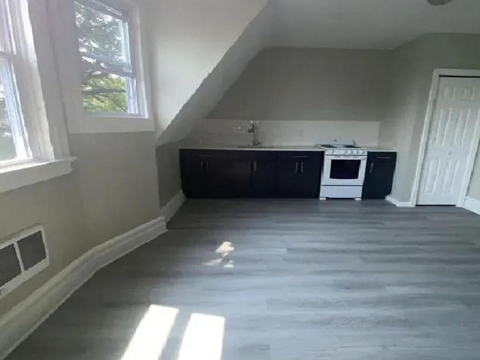 1st image of 33 Seymour Ave #3