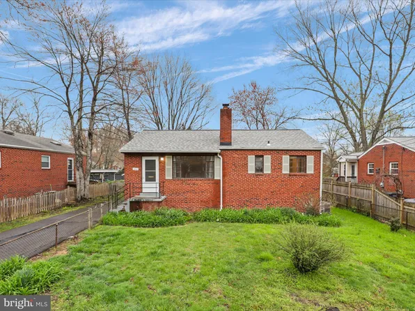 222 W Cameron Rd, Falls Church, VA 22046