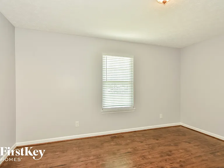 418 Silver Springs Ln — Photo 13