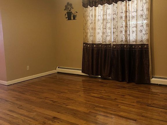 3rd image of 2413 Matthews Ave APT 1