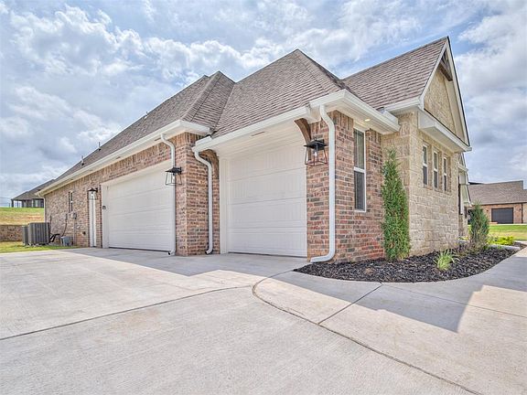 4th image of 3692 Side Hill Ct