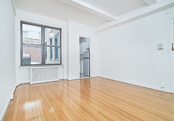 5th image of 135 E 50th St #J2