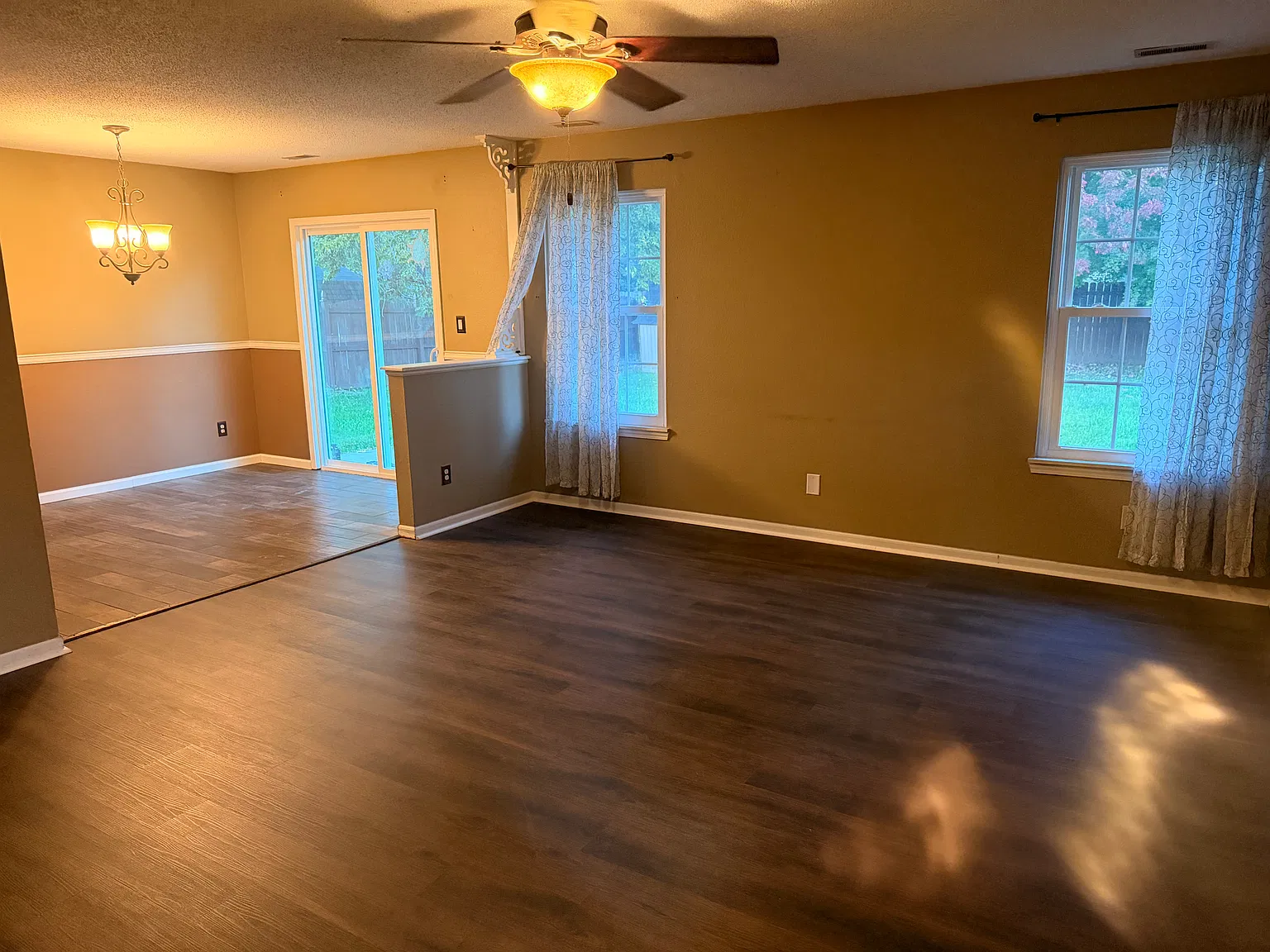 3 bed, 1216 sqft, $1,850 — Photo 2