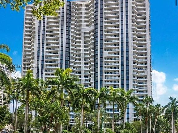 5th image of 21205 Yacht Club Dr APT 507