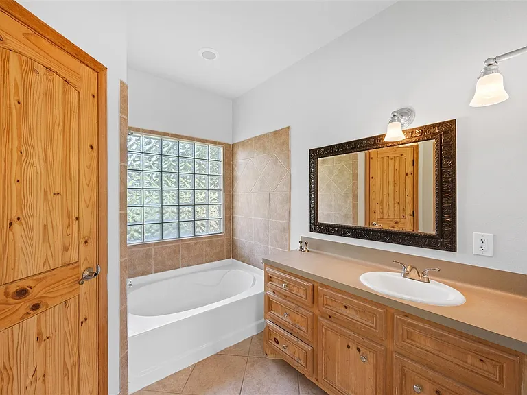 714 Shawnee Dr — Photo 17