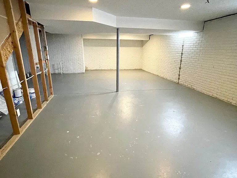 1670 Primrose Ave — Photo 37
