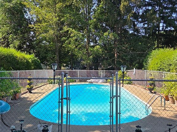 2nd image of 112 Merriwether Dr