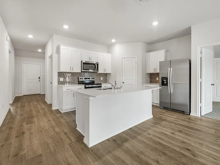 1531 Brooke Dr — Photo 3